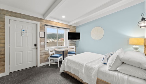 Standard Room, 1 Queen Bed (No Pets)