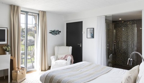 Premium Room, Corner