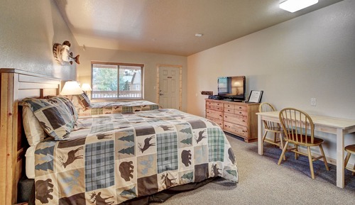 Double Room, Private Bathroom (Queen Kitchenette)