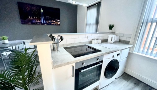 Deluxe Apartment, Jetted Tub (Reads Ditchburn )