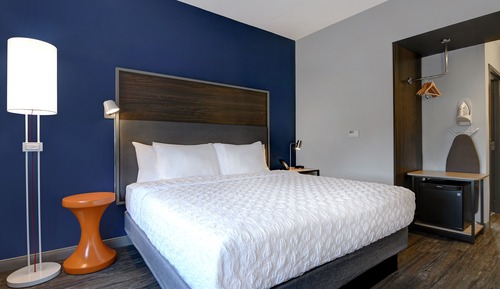 Room, 1 King Bed, Accessible, Bathtub