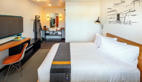 Room, 1 Queen Bed (Micro)