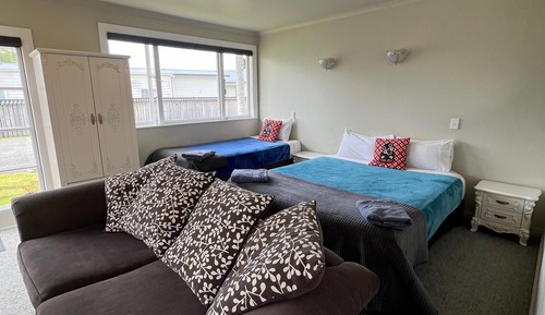 Studio with Mineral Hot Pool Unit 5