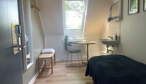 Basic Room, 1 Twin Bed, Shared Bathroom