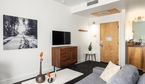 Studio Suite | King + Twin