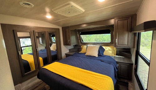 Luxury Mobile Home, 1 Queen Bed with Sofa bed