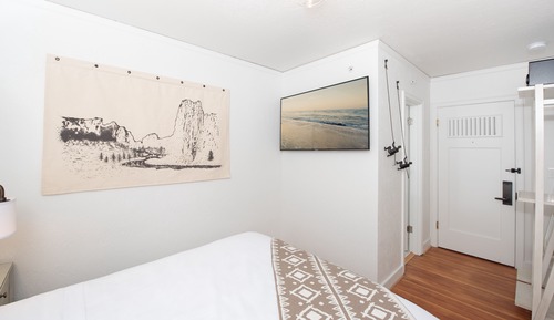 Standard Room, 1 Queen Bed