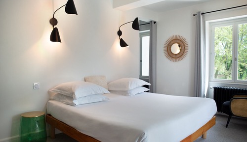 Room, Terrace (Victor Hugo)