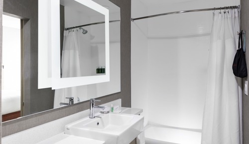 Suite, 2 Queen Beds (Mobility Accessible, Tub)