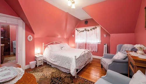 Room (Pink)