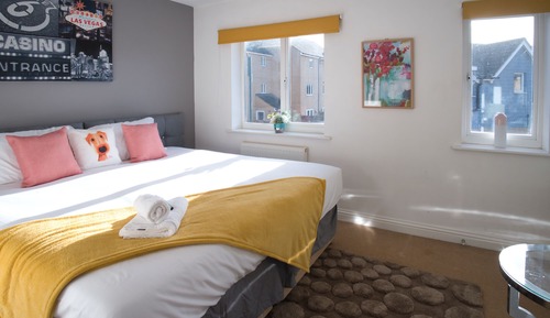 House, Private Bathroom (Bank Side House)