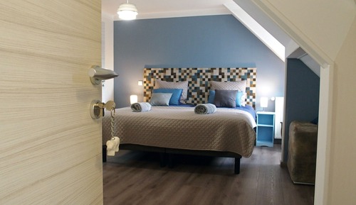 Double Room, Private Bathroom, Courtyard View (Cochon Etage)