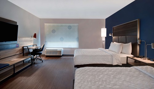 Room, 2 Queen Beds, Accessible, Bathtub