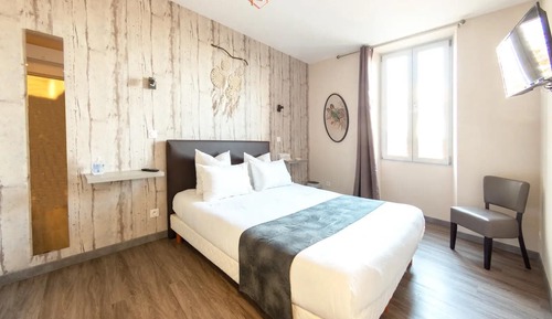 Comfort Room (Saint Cirq Lapopie)