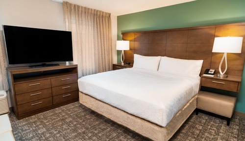 Studio Suite, 1 King Bed, Roll-in Shower, Kitchen (Mobility Accessible)
