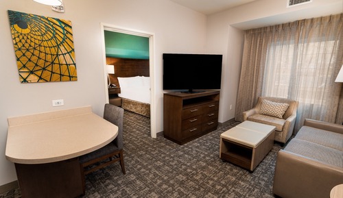 Suite, 1 Bedroom, Roll-in Shower, Kitchen (Communications Accessible)