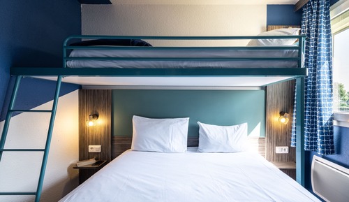 Room, Multiple Beds (Pop)