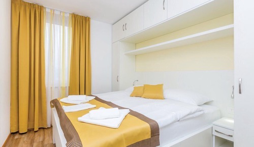 Deluxe Apartment (201)