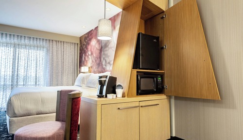 Suite, 1 King Bed with Sofa bed, Accessible Bathtub