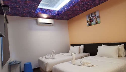 Container With 2 Single Bed