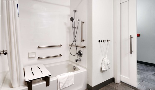 Room, 2 Queen Beds, Accessible, Bathtub