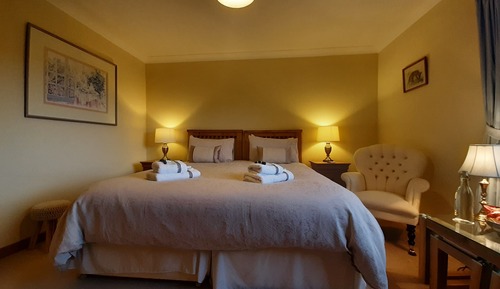 Premier Double Room, 1 King Bed, Private Bathroom, Lake View