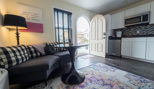 Standard Studio, 1 Queen Bed, Non Smoking (Deluxe Studio Queen)