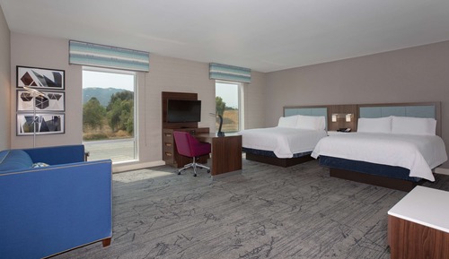 Studio, 2 Queen Beds, Refrigerator & Microwave (Wet bar)