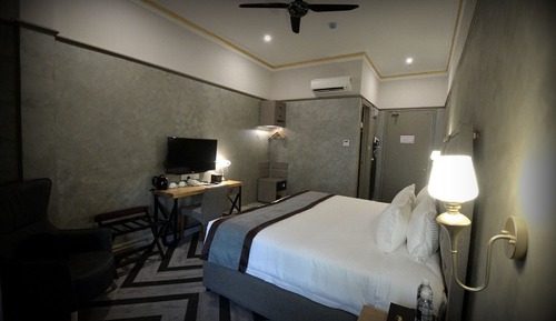 Premier King with Balcony