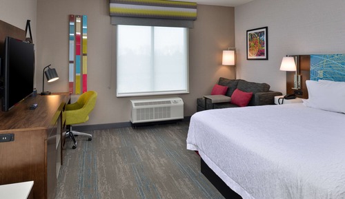 Room, 1 King Bed, Refrigerator & Microwave