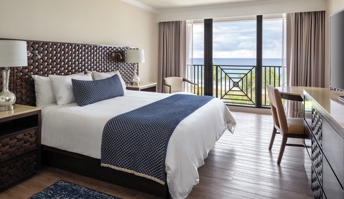 Junior Suite, 1 King Bed with Sofa bed, Oceanfront