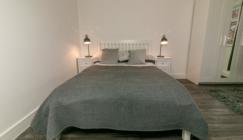 Luxury Double Room, Shared Bathroom (Chestnut)