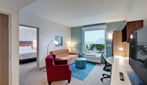 Suite, 1 King Bed, Accessible (Hearing)