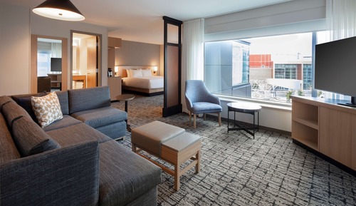 Deluxe Room, 1 King Bed with Sofa bed (Avenir Center View)