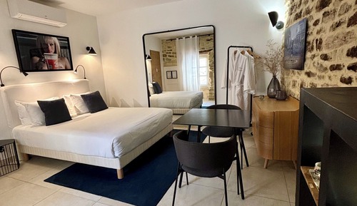 Luxury Suite, 1 Queen Bed, Jetted Tub (SENSATION)