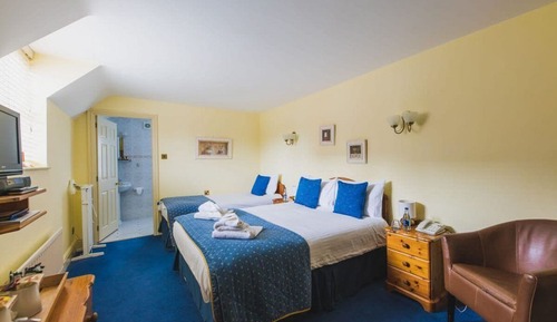 Classic Twin Room (Family Room)