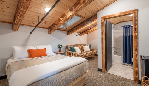 Standard Room 20(1 Queen,1 Futon )