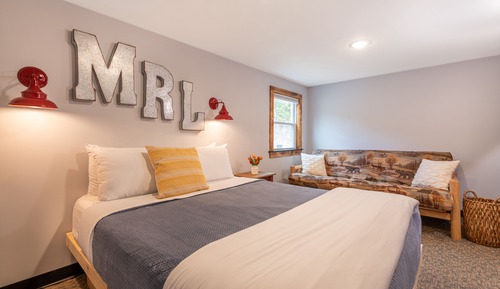 Standard Room 17(1 Queen,1 Futon)