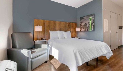 Standard Studio, 1 Queen Bed, Non Smoking, Refrigerator & Microwave