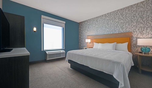 Suite, 1 King Bed, Hearing Accessible (Hearing)