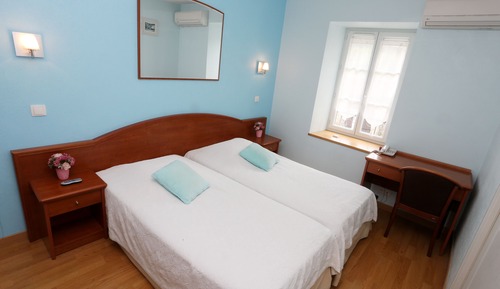 Twin Room, 2 Twin Beds, Courtyard View