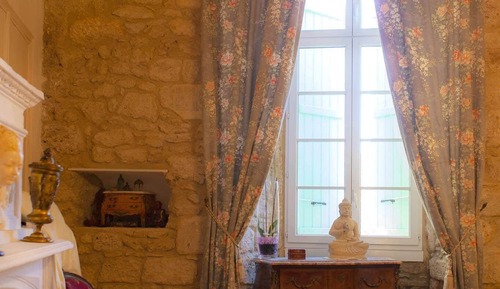 Queen Room with Spa Bath (Des Châtelains)