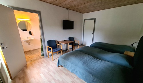 Double room - extra bed available, pets allowed, bedding and towels not included (extra cost)