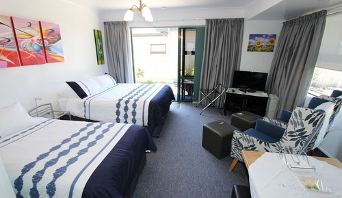 Studio (Penny Farthing)