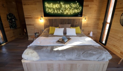 Design Suite, Hot Tub - "Yellow Shelter" by Aurèle