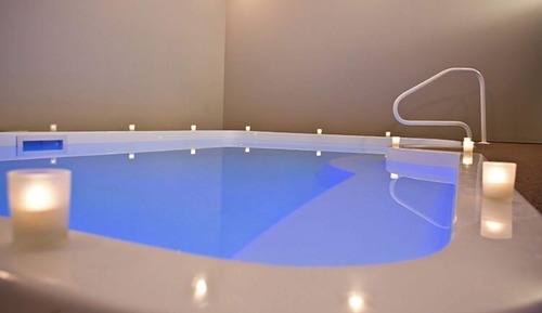 Grand Royal Swimming Pool Suite