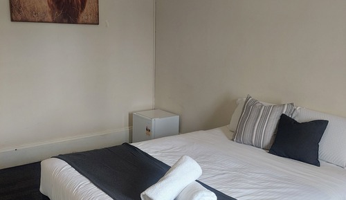 Double Room, 1 Queen Bed, Shared Bathroom