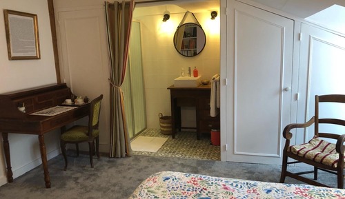 Double or Twin Room (Rose)