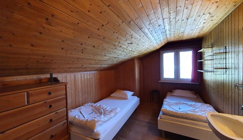 Basic Twin Room, 2 Twin Beds, Shared Bathroom, Lake View