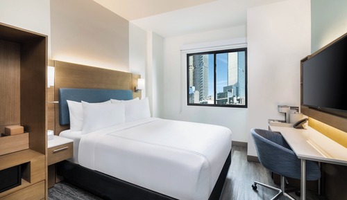 Standard Room, 1 Queen Bed, Roll-in Shower (Mobility)